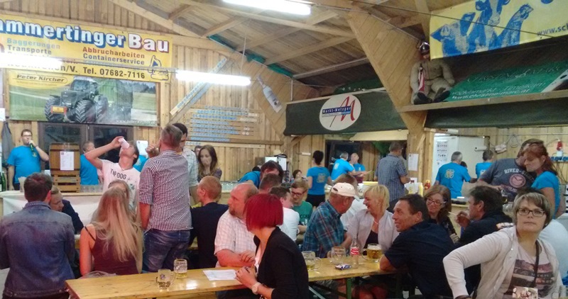 11 und andere.... Feiern, Feiern, Feiern.......jpg